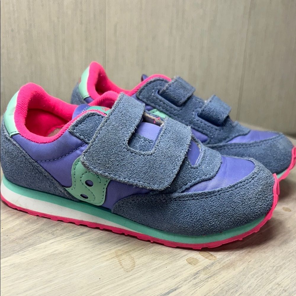 Kids Saucony Pink and Blue Sneakers Vibrant Design